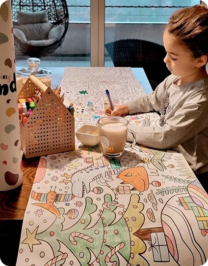 Djevojčica boja veliku Coloring Panda bojanku za stol